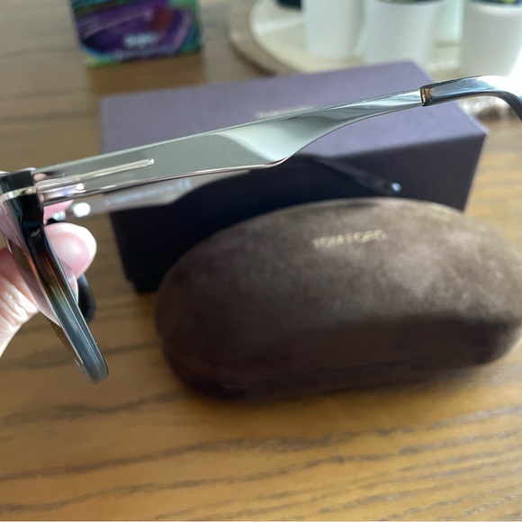 Tom Ford Sunglasses FT0862 - Picture 4 of 6